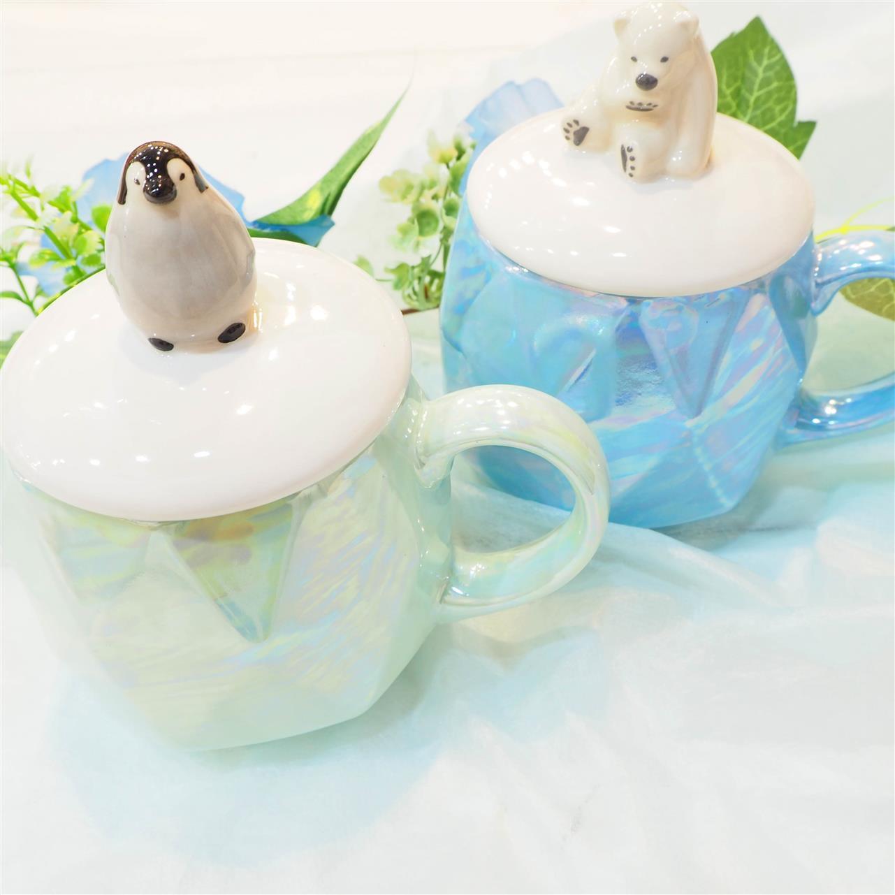 涼しげな氷のマグカップ。